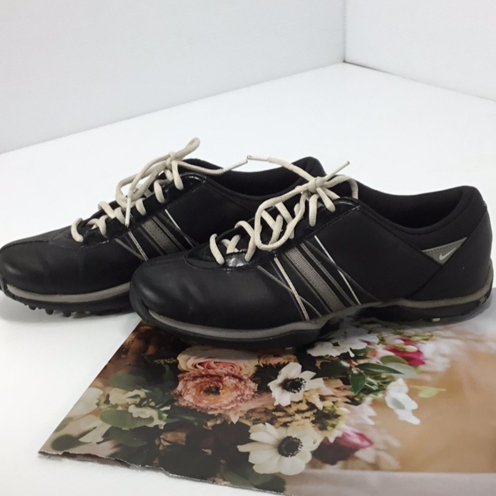 Nike Women’s golf shoes size 6